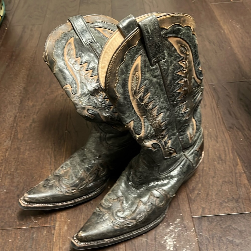 Men’s Stetson 8.5 EE Cowboy boots.